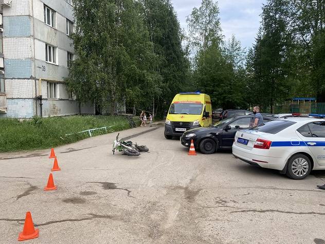 В Ухте 16-летний юноша на питбайке попал в ДТП