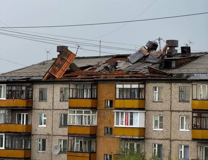Сломанные крыши и вырванные с корнем деревья: на Инту обрушился ураган