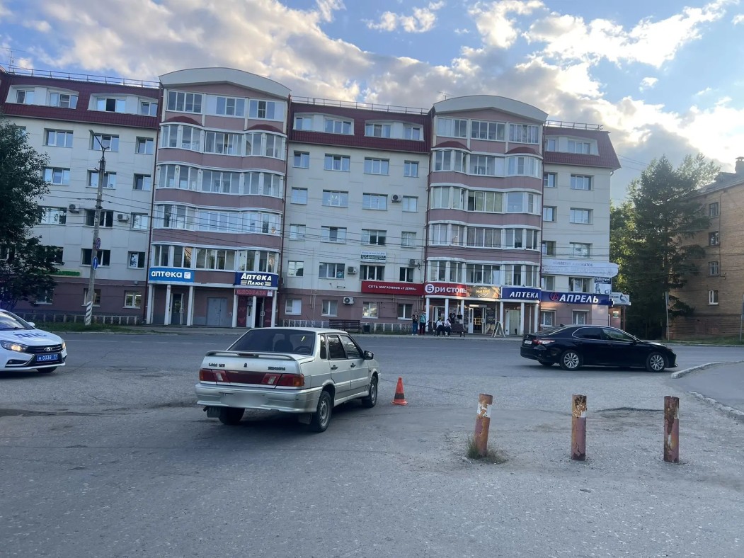 Самокатчик в Ухте попал под колеса автомобиля