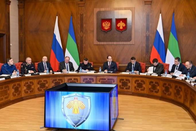 Ростислав Гольдштейн поручил усилить защиту учебных заведений и стратегических объектов Коми