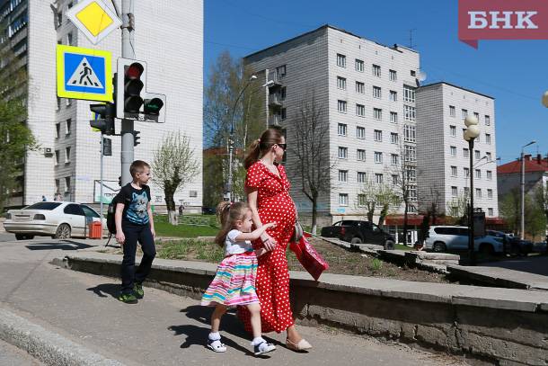 В каких случаях беременную освободят от работы с сохранением зарплаты