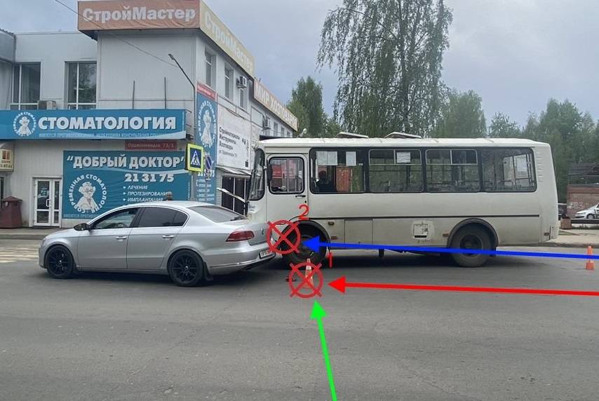 В Сыктывкаре Volkswagen сбил мальчика и столкнулся с автобусом