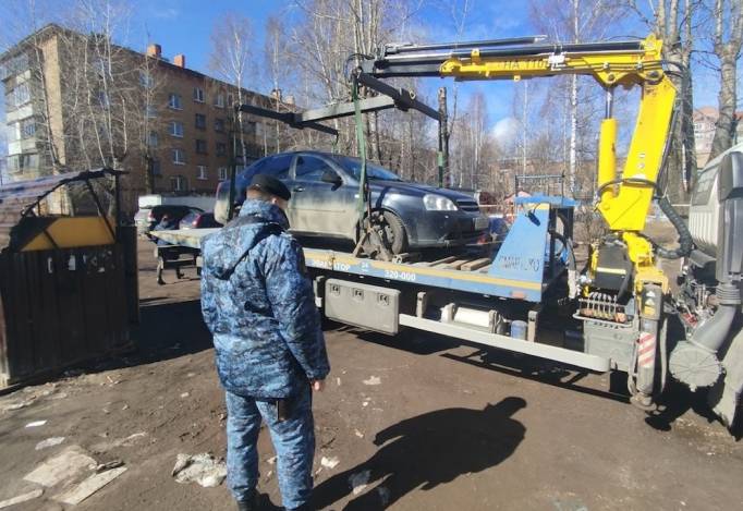 Сыктывкарец провел 20 суток под арестом и рискует остаться без машины из-за долгов по алиментам