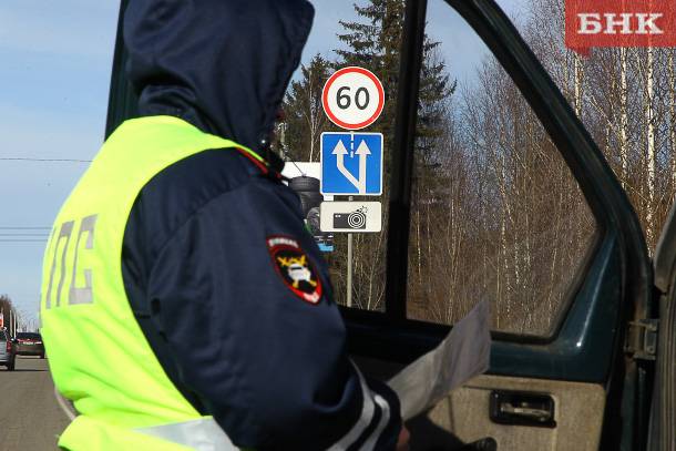 Бывшего ухтинского автоинспектора лишили свободы и звания