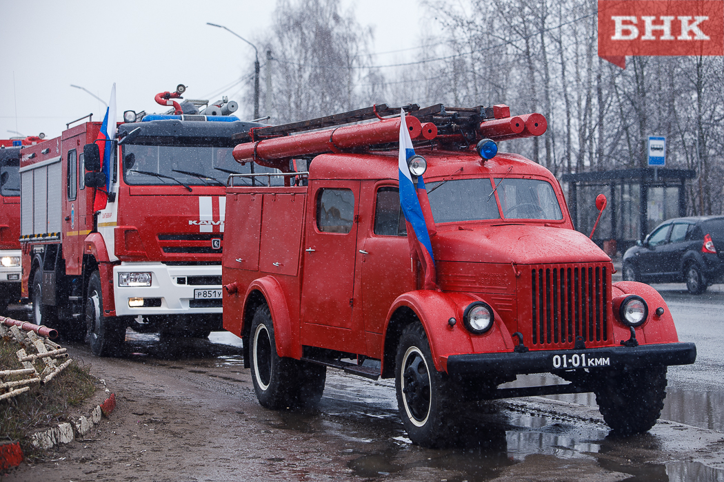 Пожарные Коми организовали автопробег в Сыктывкаре 