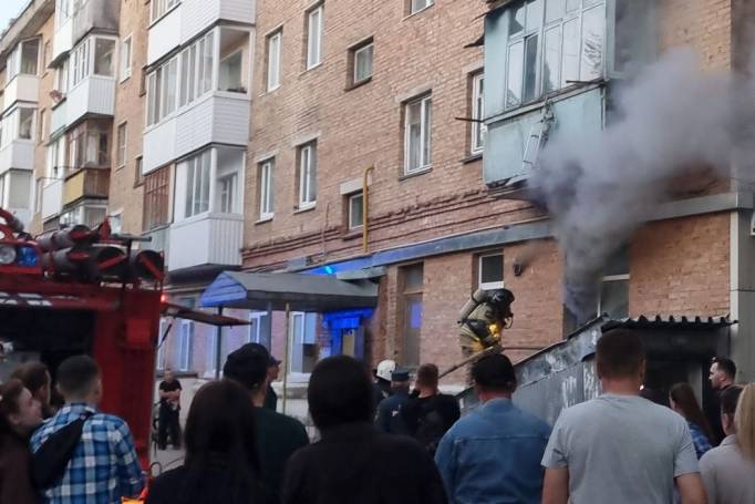 В Ухте в течение суток пожарные тушили квартиры, офис, дачную баню и мусорный полигон