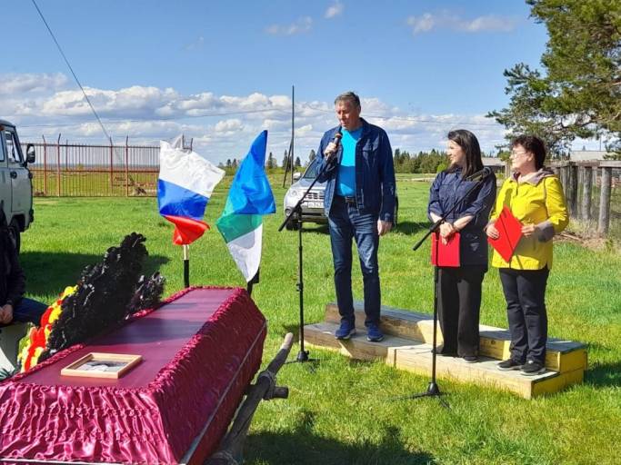 В Хабарихе проводили в последний путь погибшего на СВО Владимир Попова