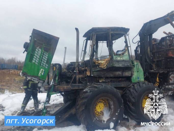 В Усогорске сгорел трактор