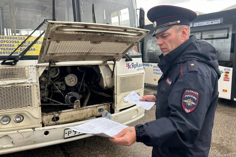 Без ремня безопасности на неисправном автобусе: какие нарушения нашли инспекторы Сыктывкара во время рейдов