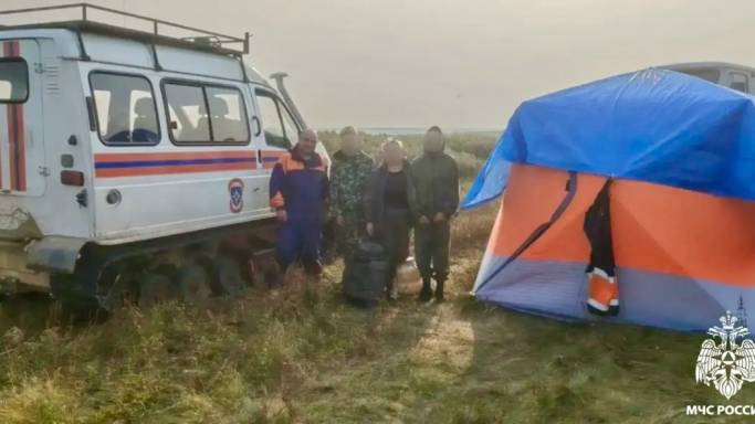 В Воркуте спасатели эвакуировали семью, у которой в тундре сломалась машина