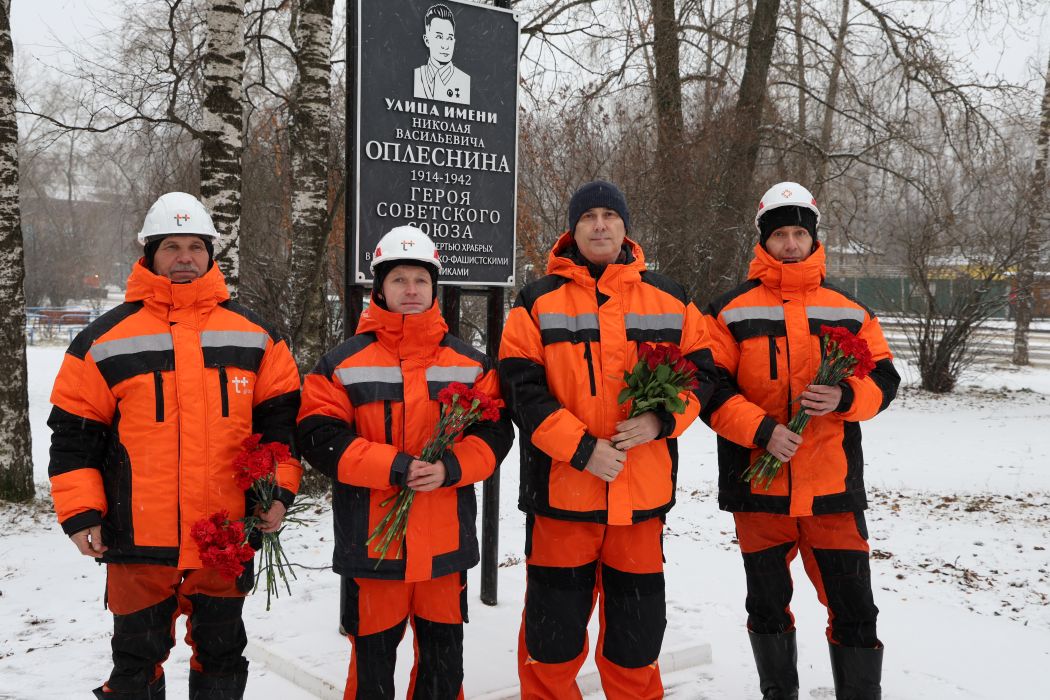 Энергетики Сыктывкарских тепловых сетей реконструировали памятный знак Николаю Оплеснину
