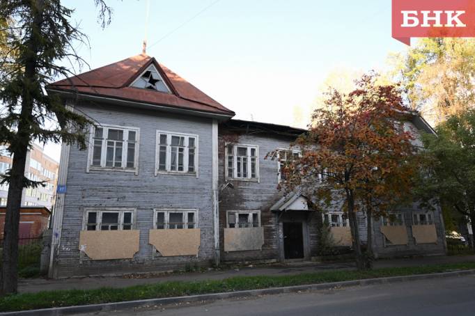 Столетний дом со звездой в Сыктывкаре снова остался без арендаторов