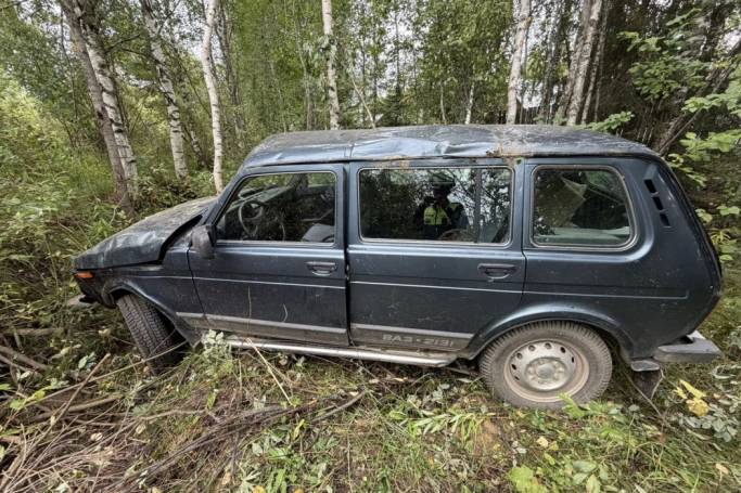 В Сосногорске 78-летний водитель опрокинулся на внедорожнике