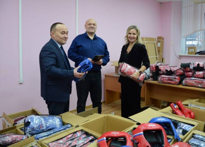 В Корткеросские школы отправилась партия экипировки для бокса