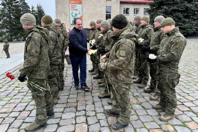 Ростислав Гольдштейн вручил бойцам из Коми государственные награды