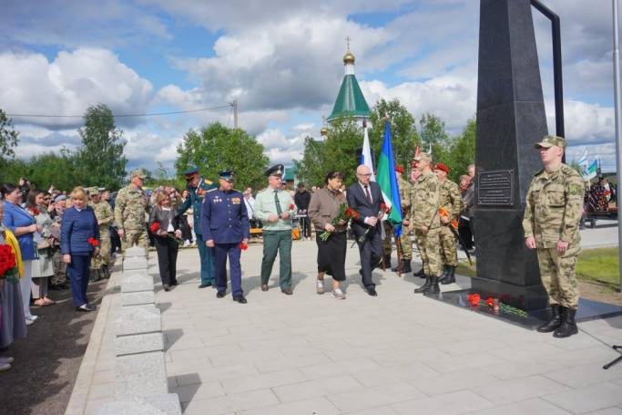 На Верхнечовском новом кладбище открыли «Аллею героев»