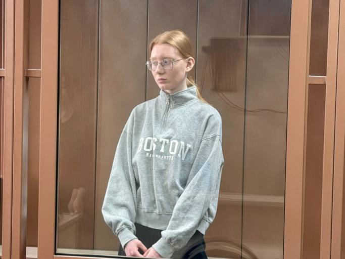 В Сыктывкаре обвиняемой в поджоге полицейской машины продлили арест