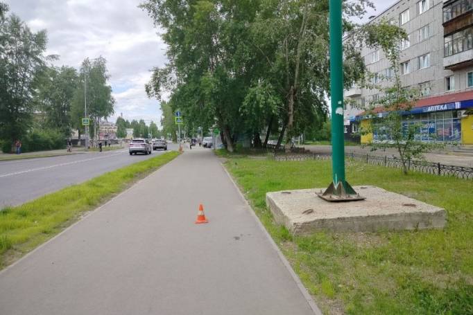В Сыктывкаре ищут самокатчика, сбившего женщину на тротуаре