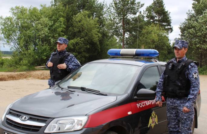 В Воркуте охранник получил ранение, успокаивая посетителя кафе