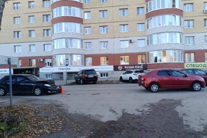В Сыктывкаре водитель Chevrolet врезался в Renault