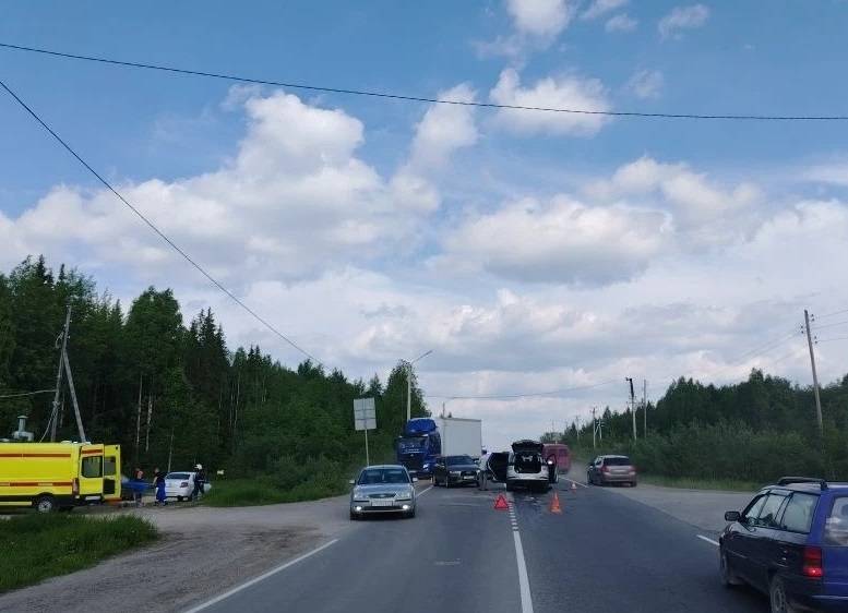 В Сосногорске женщину увезли в больницу с хлыстовой травмой позвоночника после ДТП