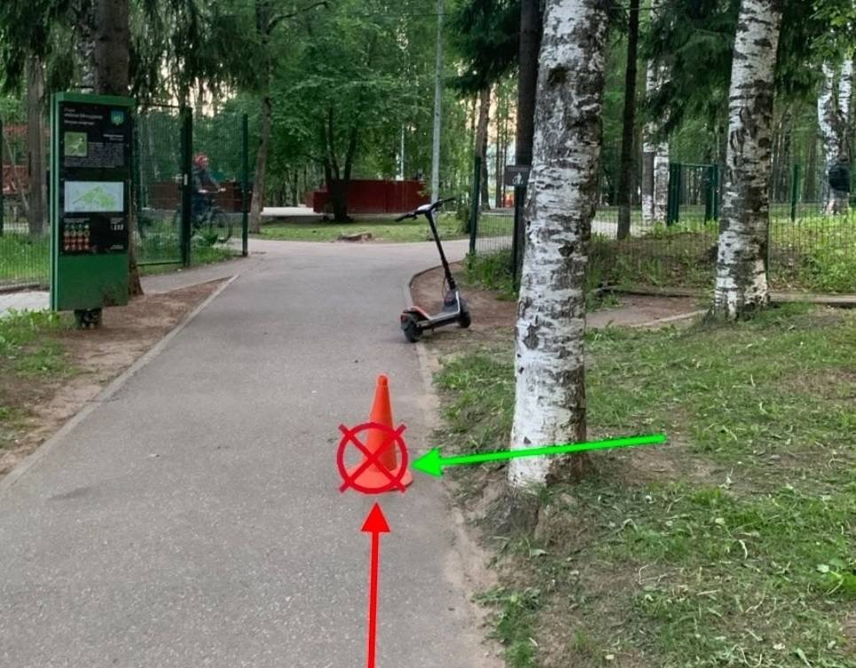 В Мичуринском парке самокатчик сбил пешехода
