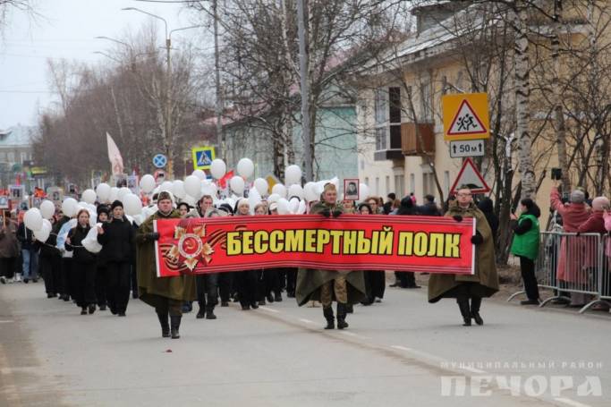 Печорцы прошлись по улицам с портретами фронтовиков