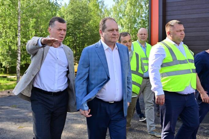 В новом отделении больницы в Эжве устраняют замечания и устанавливают мебель 