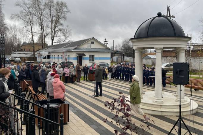 В сыктывкарском поселке Краснозатонский открыли новый мемориальный комплекс