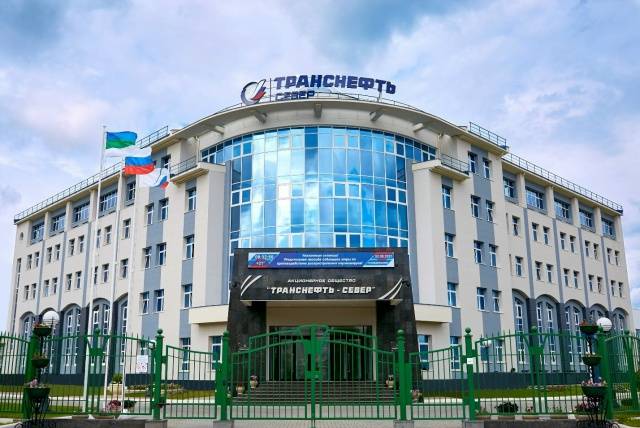 Работники АО «Транснефть – Север» помогли ликвидировать пожар на автодороге в Республике Коми