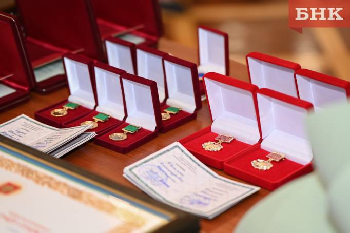 В Коми наградили тракториста, артистов и педагогов