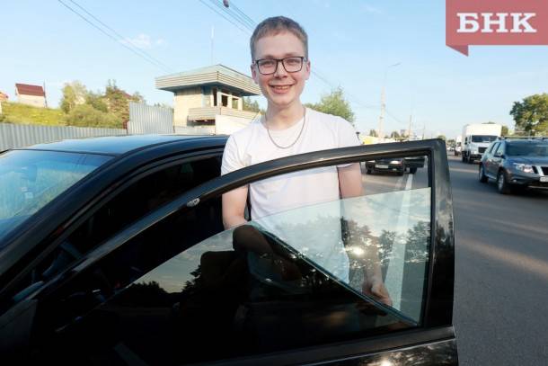 В Сыктывкаре водители «раздевали» машины после встречи с инспекторами ГИБДД