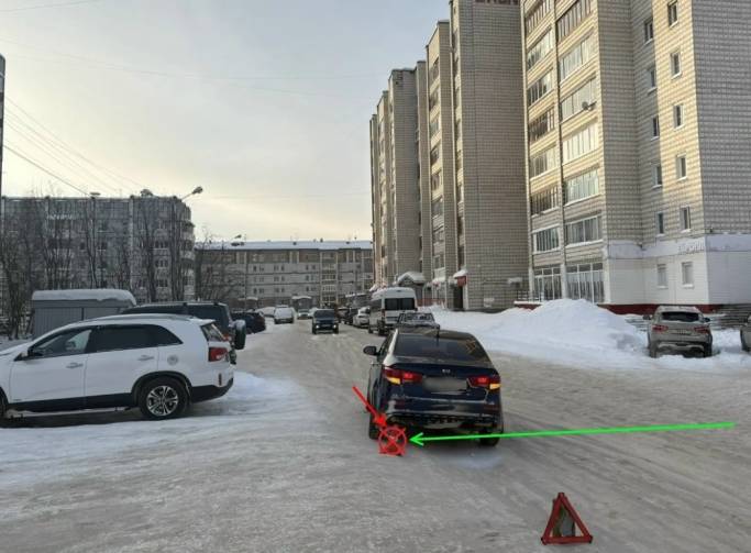 В Ухте водитель не увидел позади машины пешехода