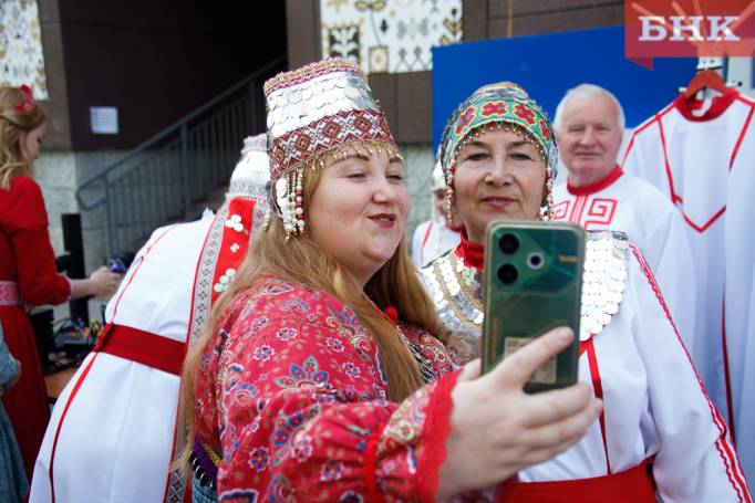 Перетягивание каната, нарды и кости: культурные автономии провели в Сыктывкаре национальные игры