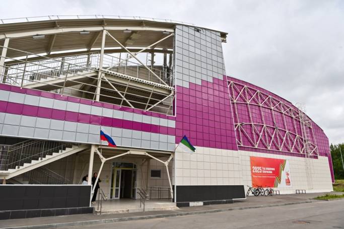 Ростислав Гольдштейн поручил «осушить» ФОК в Троицко-Печорске и вымыть подъезды в домах для переселенцев