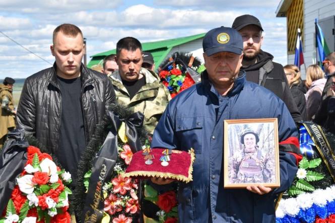  В Щельяюре проводили в последний путь участника СВО Владимира Рочева