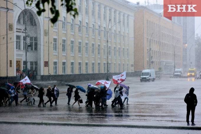 Ливень и грозовые тучи не испугали желающих увидеть республиканские «Облака»
