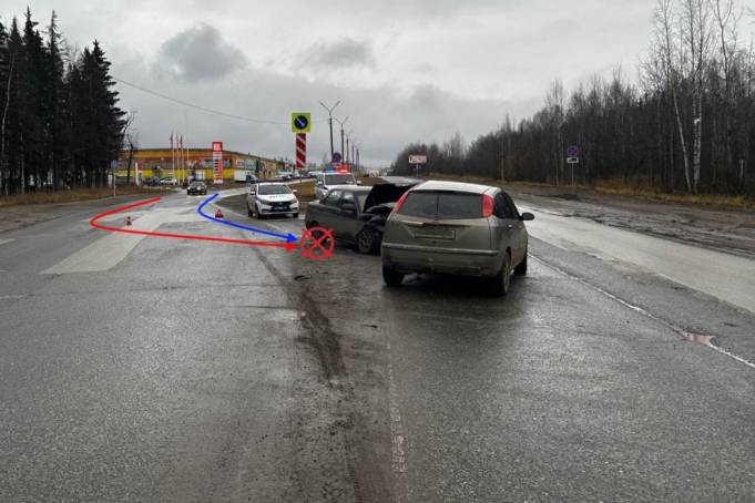 В столкновении автомобилей в Сыктывкаре пострадали две девочки