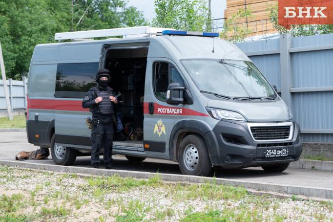 В сыктывкарском баре дебошир «напал» на игровой автомат