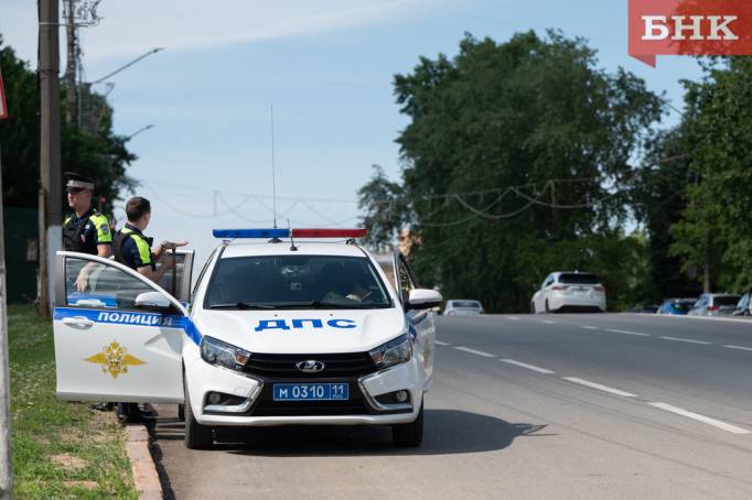 В Сыктывкаре КаМАЗ «запустил паровозик» 