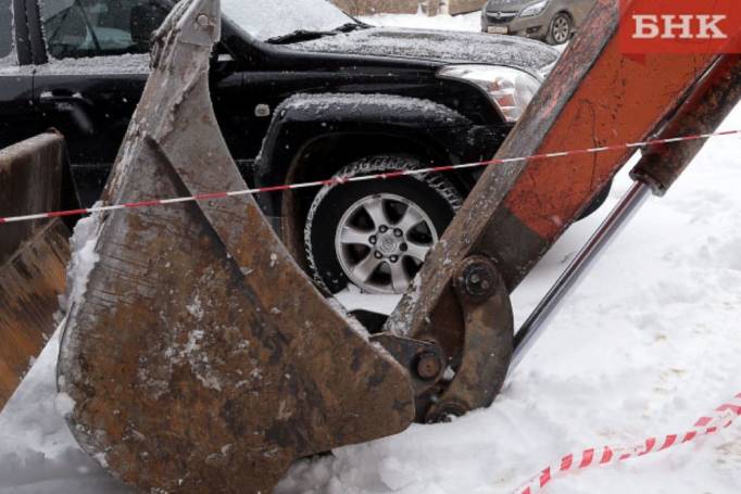 В Сыктывкаре экскаватор наехал на женщину