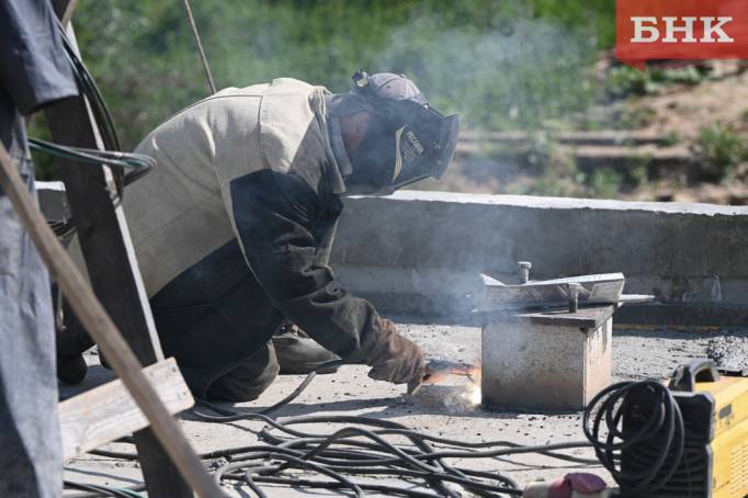 В Коми сварщикам готовы платить 300 тысяч рублей