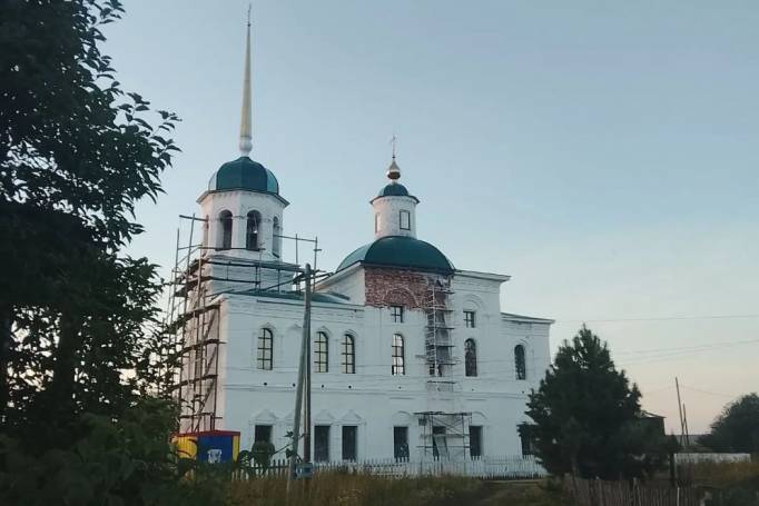 В Лялях завершают побелку Богоявленского храма