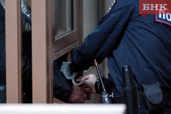 Суд оставил под стражей ухтинку, обвиняемую в доведении ребенка до самоубийства