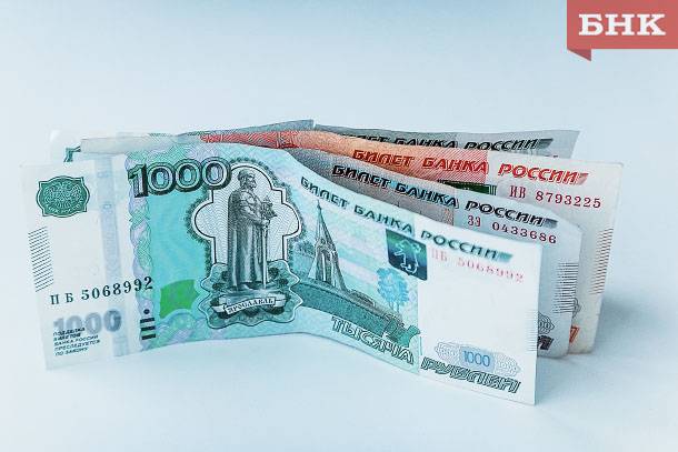 Кому в России увеличат зарплату с 1 января