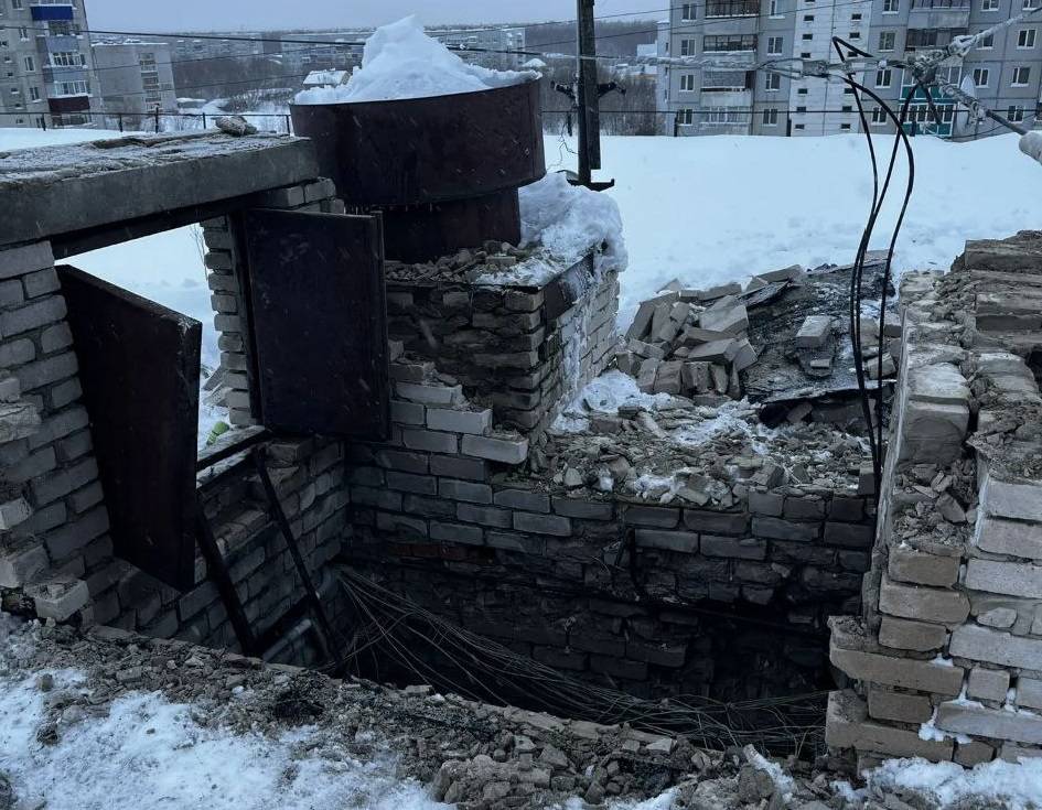 На крыше дома в Печоре обрушилась бетонная плита