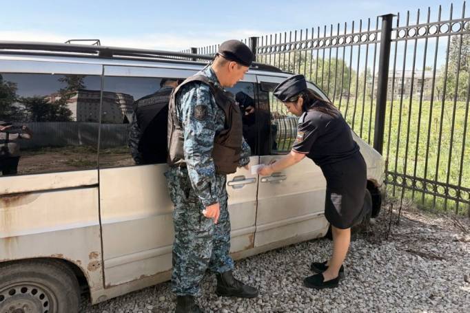 Приставы в Сыктывкаре арестовали «Мерседес» неплательщика алиментов