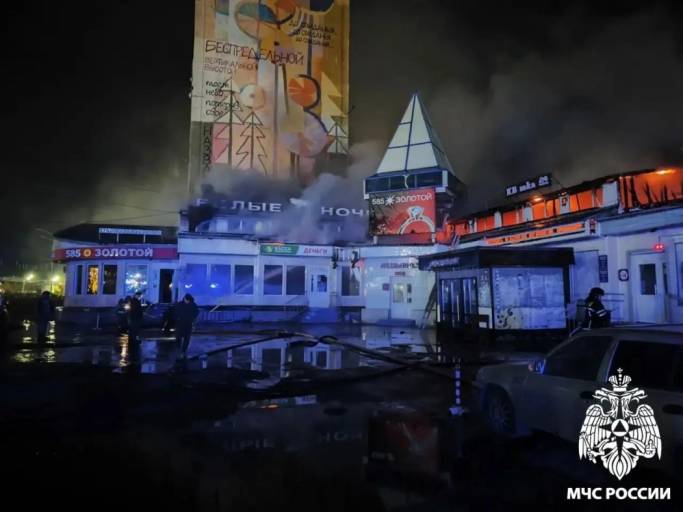 В Воркуте ликвидировали пожар в торговом центре