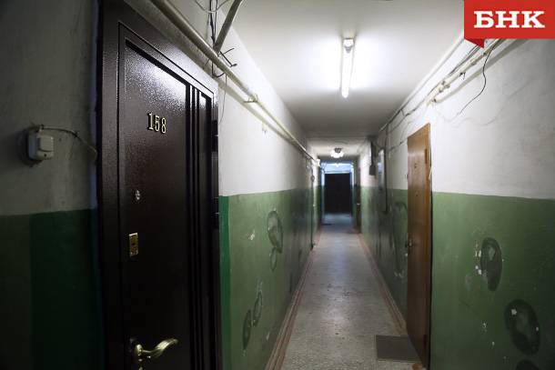 После расставания с мужчиной ухтинка подожгла мусор под его дверью