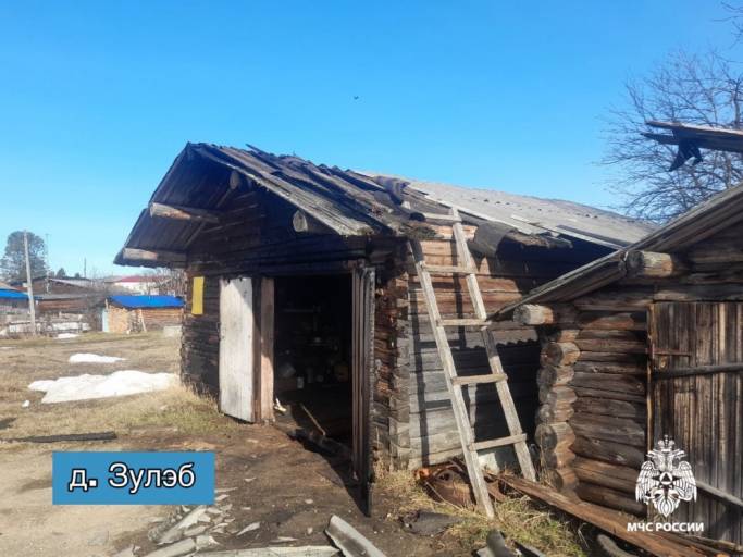 В Коми за сутки сгорели два гаража и автомобиль